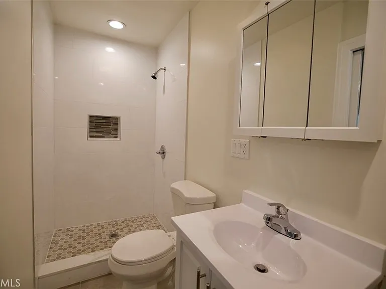7675 California Ave — Photo 9