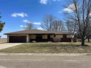 2414 Ridgeway Ave N, Oskaloosa, IA 52577