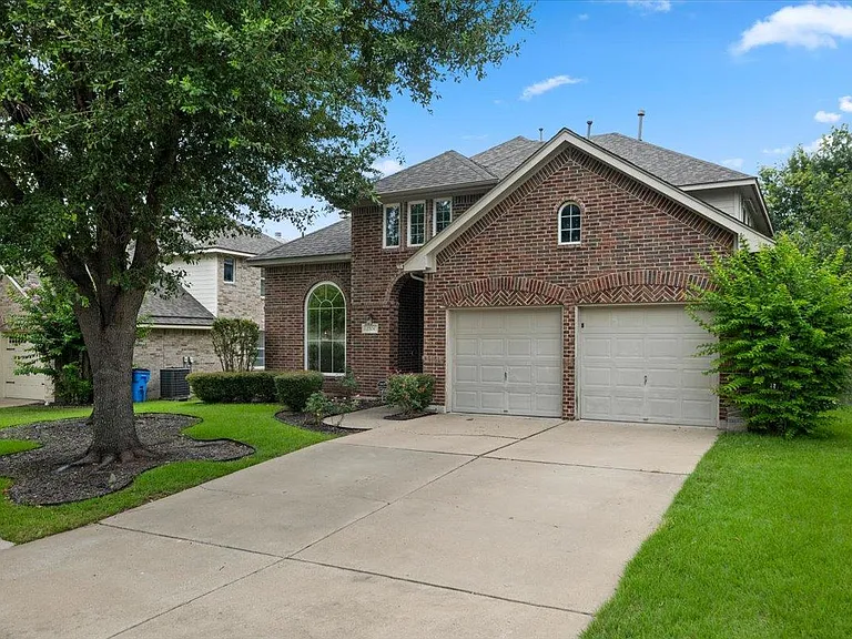 2304 Village View Loop — Photo 2