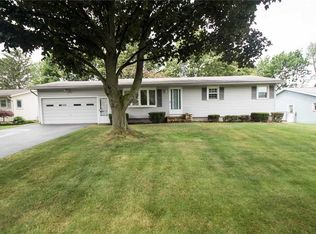 27 Donna Marie Cir, Rochester, NY 14606