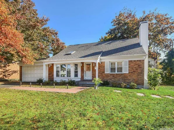 20 Darby Place, Glen Head, NY 11545