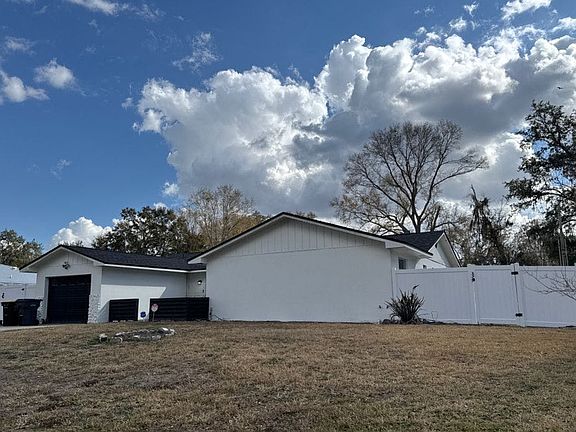 2nd image of 2318 Maple Hill Dr