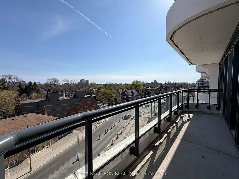 322 Dupont St #502 — Photo 29
