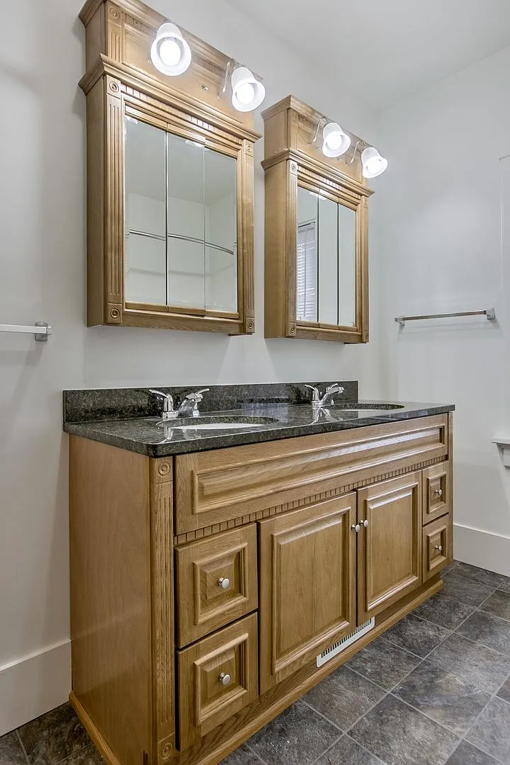1327 S 13th St — Photo 3