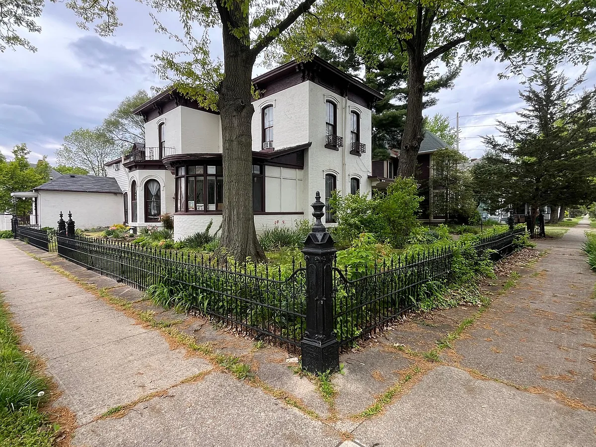 Building Photo - 636 11th St #5