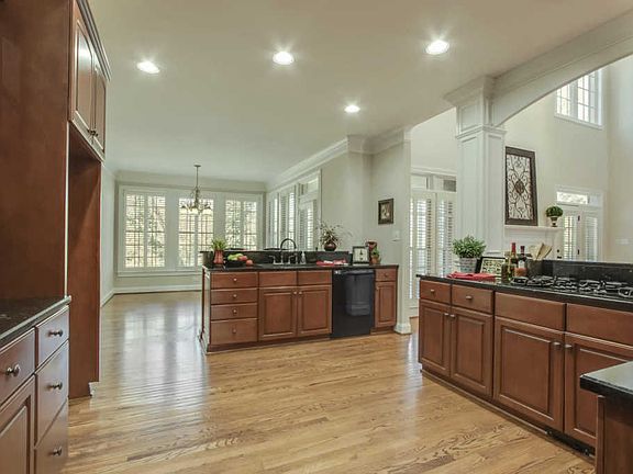 4th image of 1500 Halesworth Ln