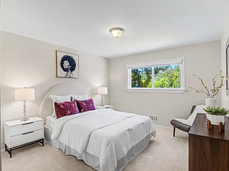 Robin Hood Ln — Photo 36