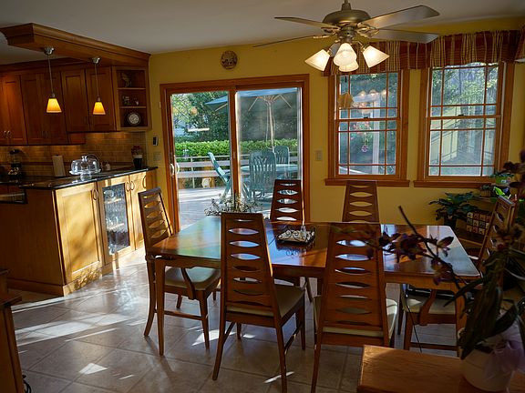 3rd image of 4 Larkspur Dr