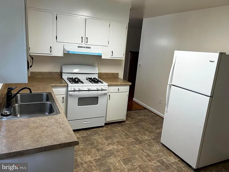525 Azalea St — Photo 7