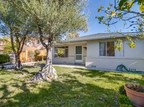 2141 Valparaiso Ave, Menlo Park, CA 94025