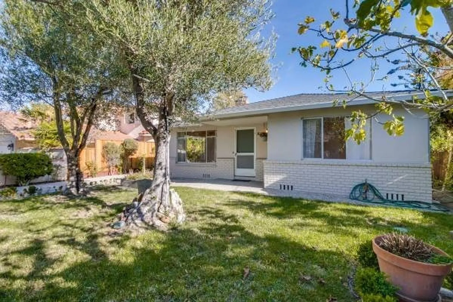 2141 Valparaiso Ave photo 1