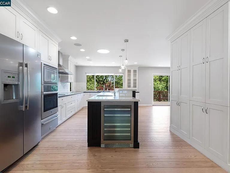 1021 Windsor Dr — Photo 6
