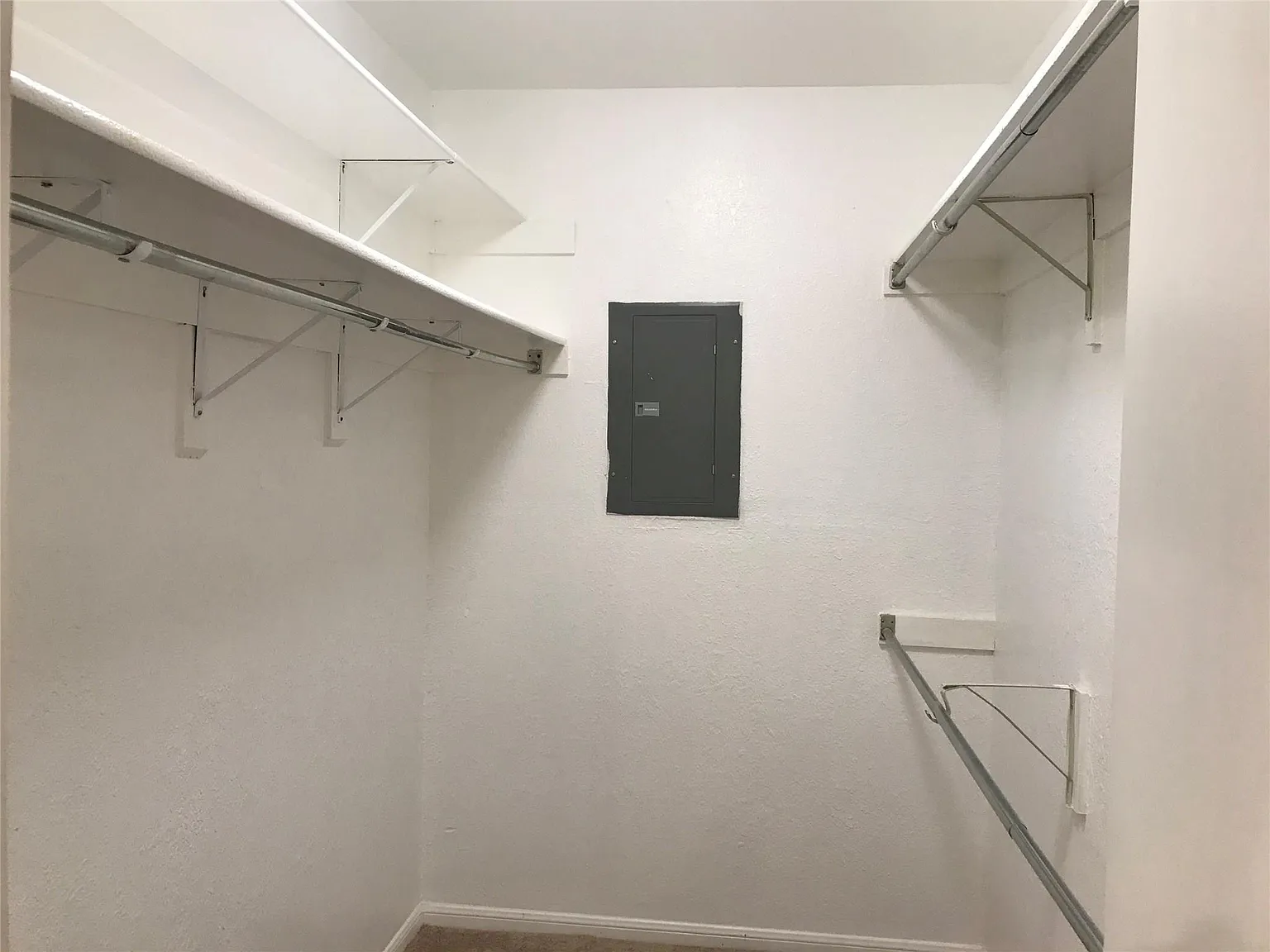 1 bed, 792 sqft, $1,400 — Photo 3