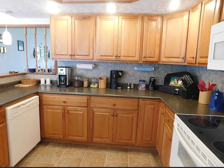 642 Jackson Ave — Photo 4