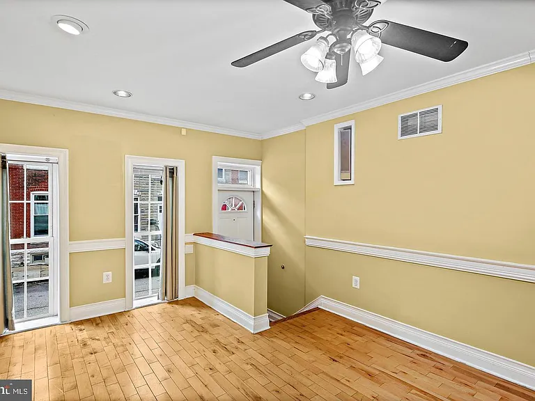 1723 Clarkson St — Photo 5