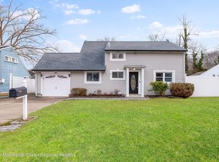30 Southwood Dr, Old Bridge, NJ 08857