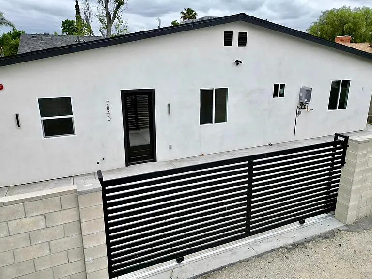 7840 Lasaine Ave — Photo 23
