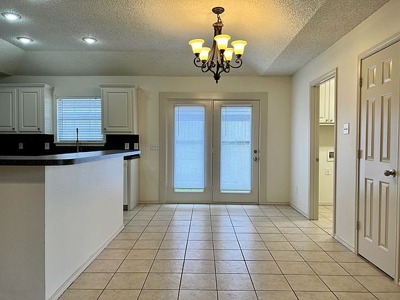5th image of 10104 Englewood Ave #1