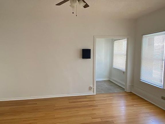 4th image of 318 S Commonwealth Ave #205