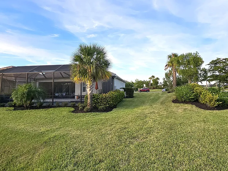 5997 Berwick Ln — Photo 4