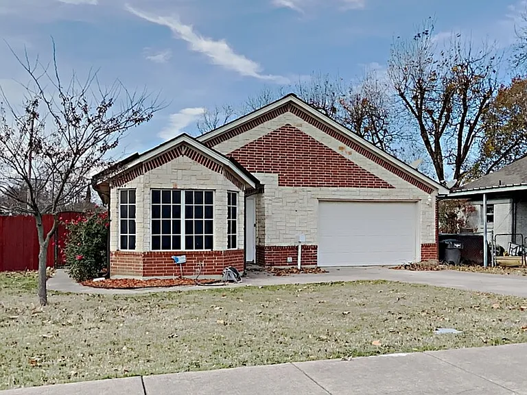 3320 Stanley Ave — Photo 1