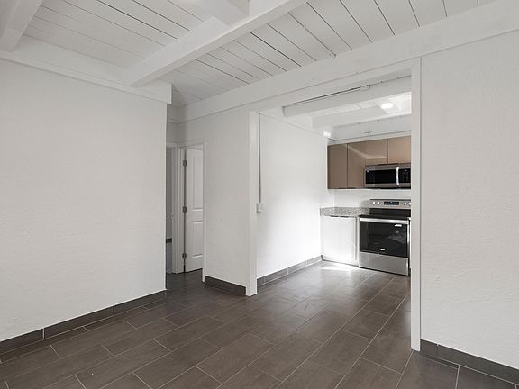 4th image of 1918 Cloverlawn Ave #1918