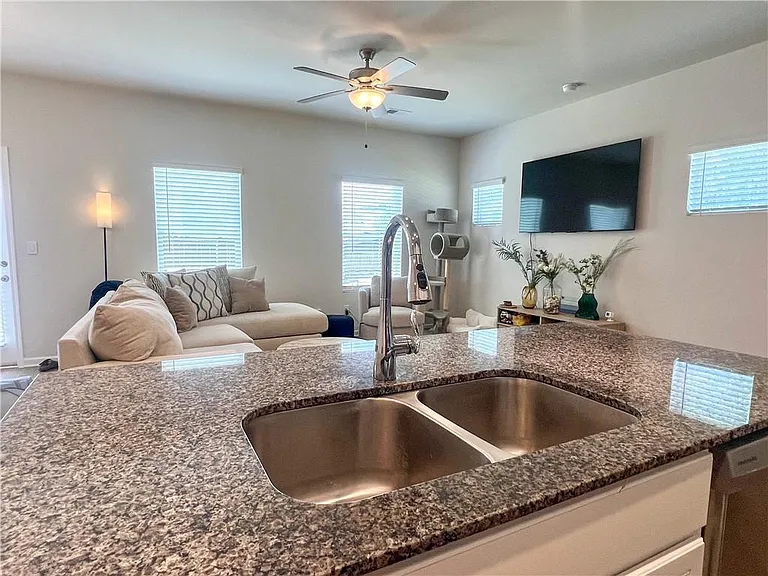 6321 Rosetta Dr — Photo 7