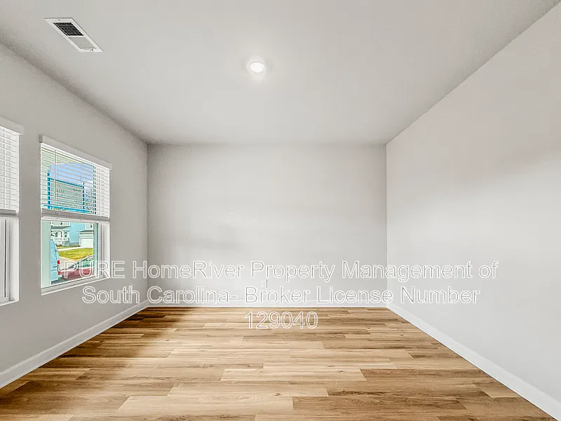 5 bed, 3.0 bath, 2674 sqft, $2,365 — Photo 2