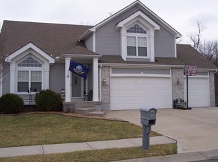 1318 SE Scenic Dr, Blue Springs, MO 64014