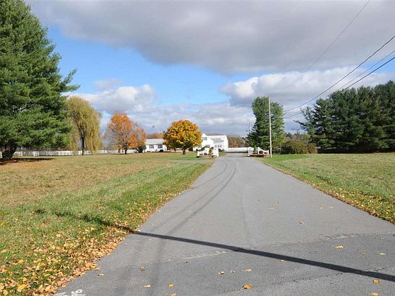 4th image of 32 Bayberry Dr