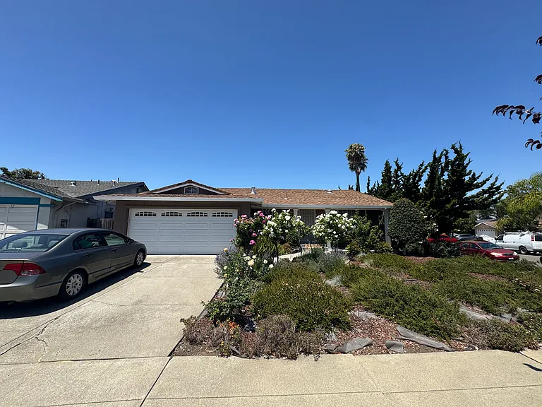 1915 Camargo Dr — Photo 1