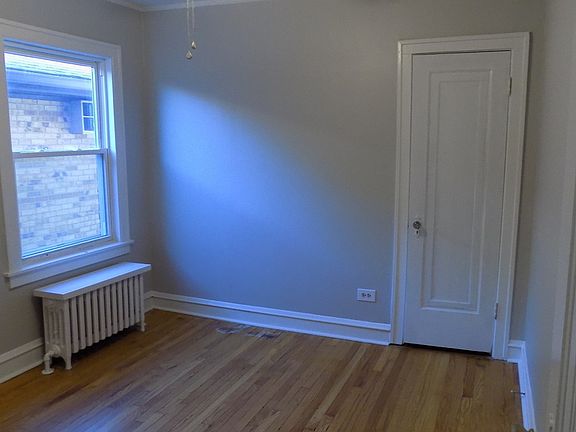 5th image of 4052 N Oriole Ave