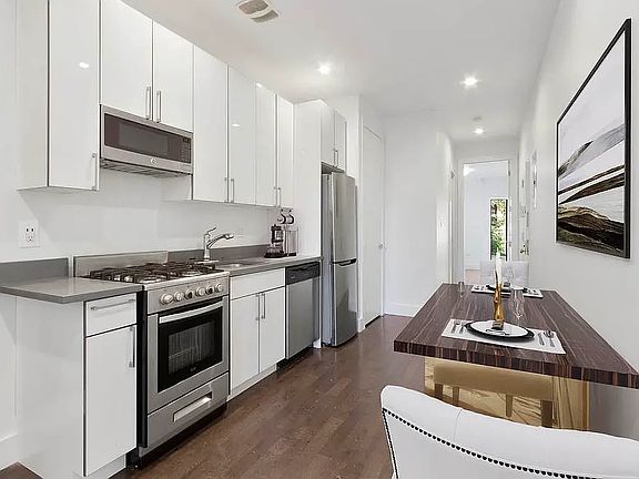 3rd image of 719 Henry St #3