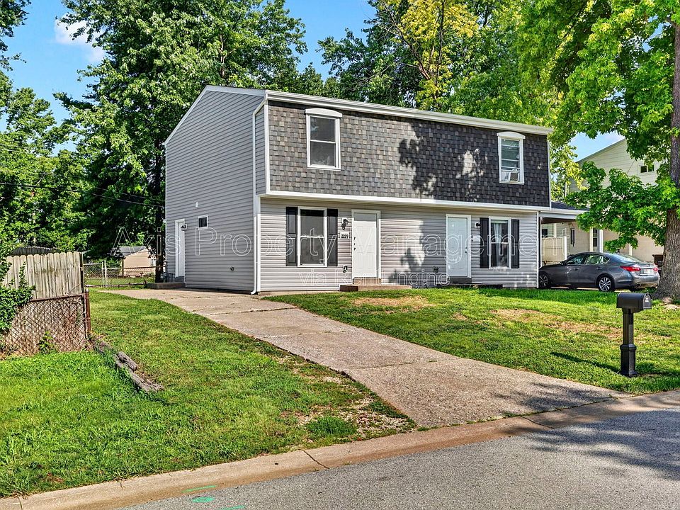 1st image of 2209 Campus Dr