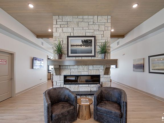Clubhouse, interior