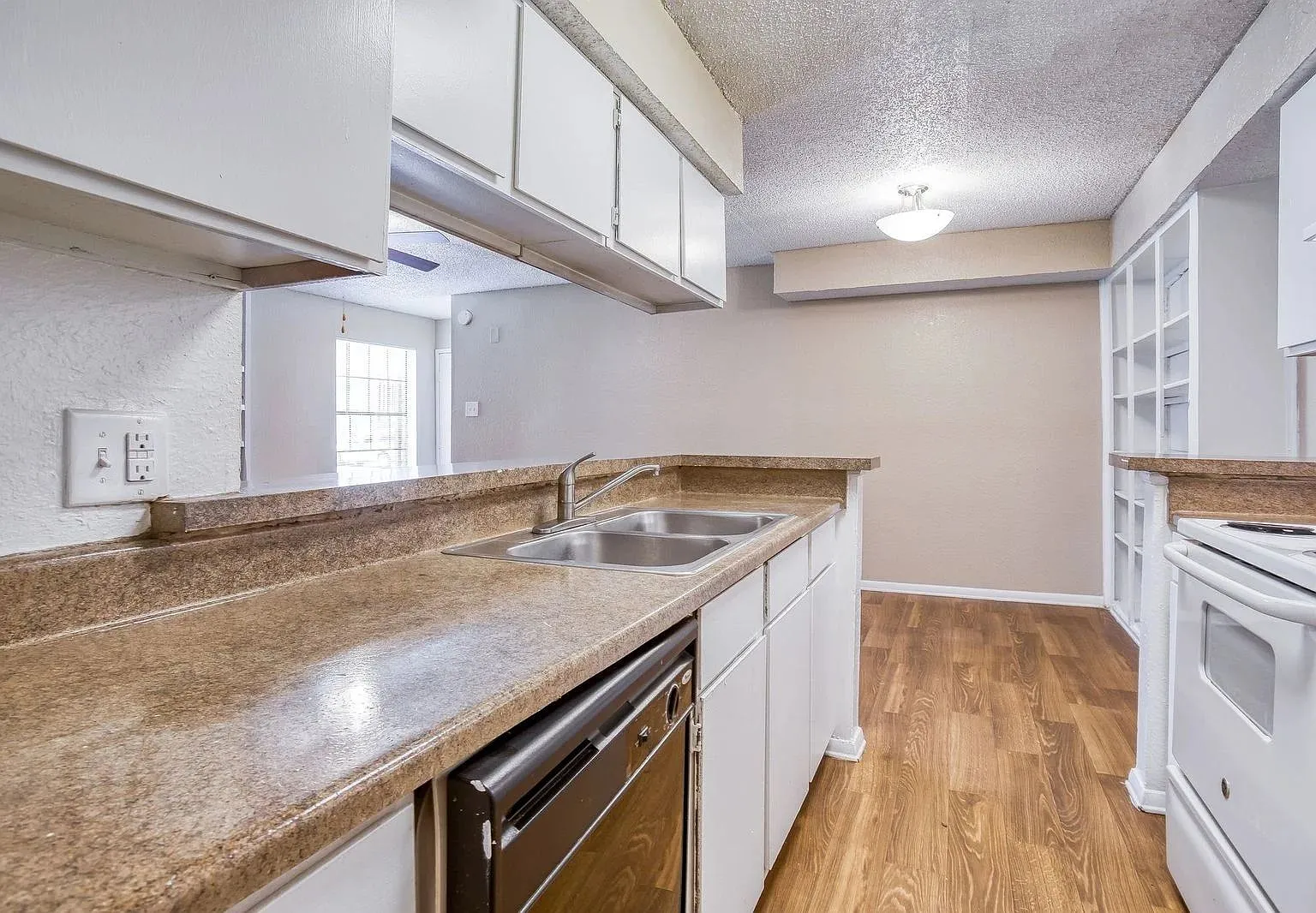 Santa Fe Apartments — Photo 1