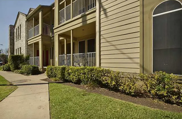 Infamous Orange tree condos. 2 blocks from campus hard wood floors washer and dryer — Photo 3