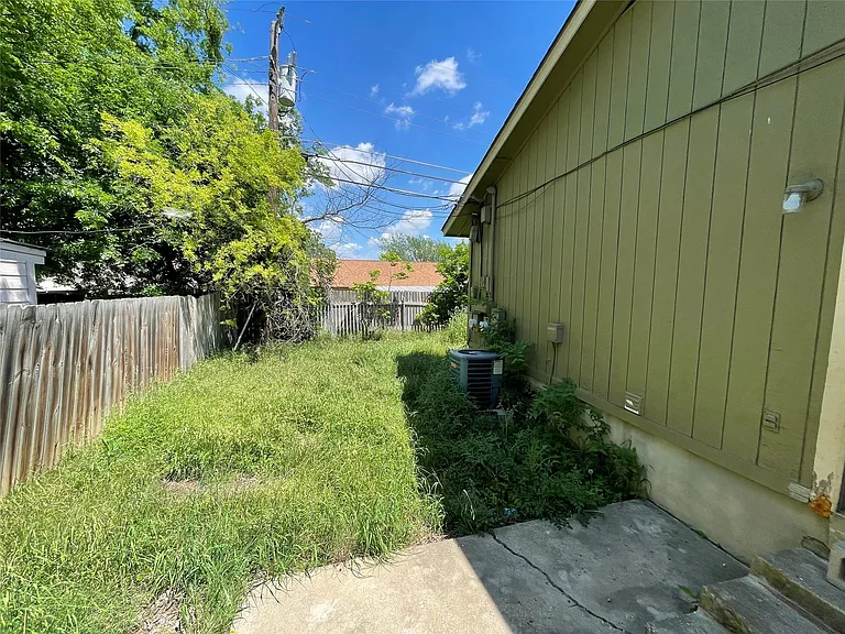 2001 Magnolia Dr #A — Photo 8