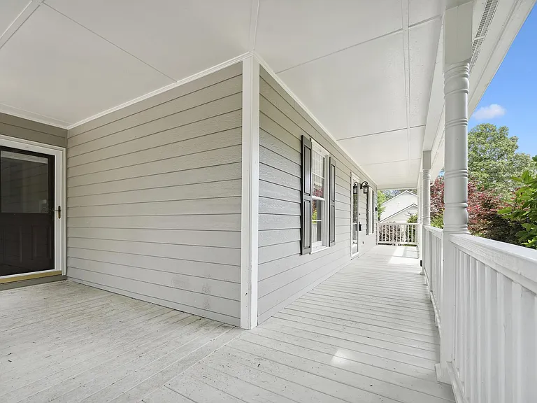 223 Wintergreen Dr — Photo 3
