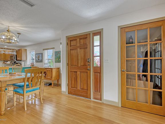 3rd image of 308 Lindsey Ct