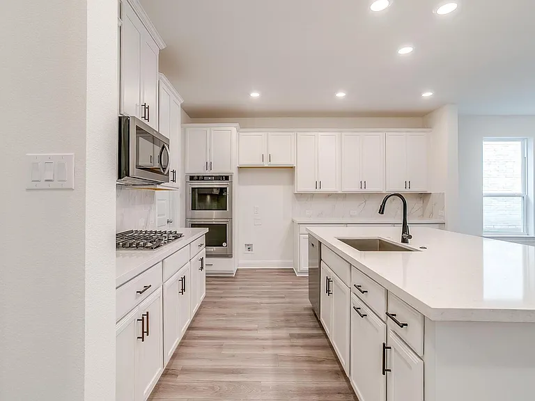 9836 Derbyshire Dr — Photo 41