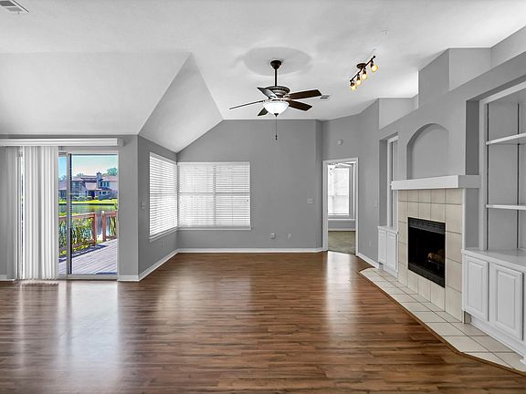 2nd image of 2003 Mistral Ln E
