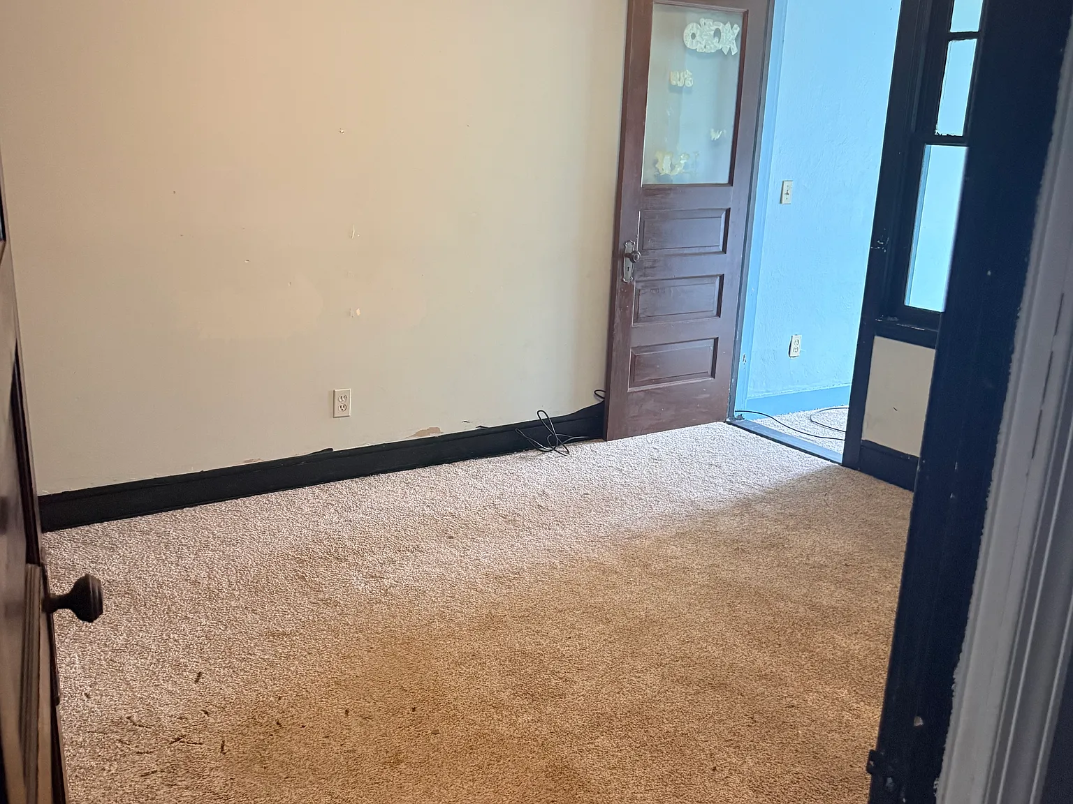 3 bed, 1400 sqft, $900 — Photo 2