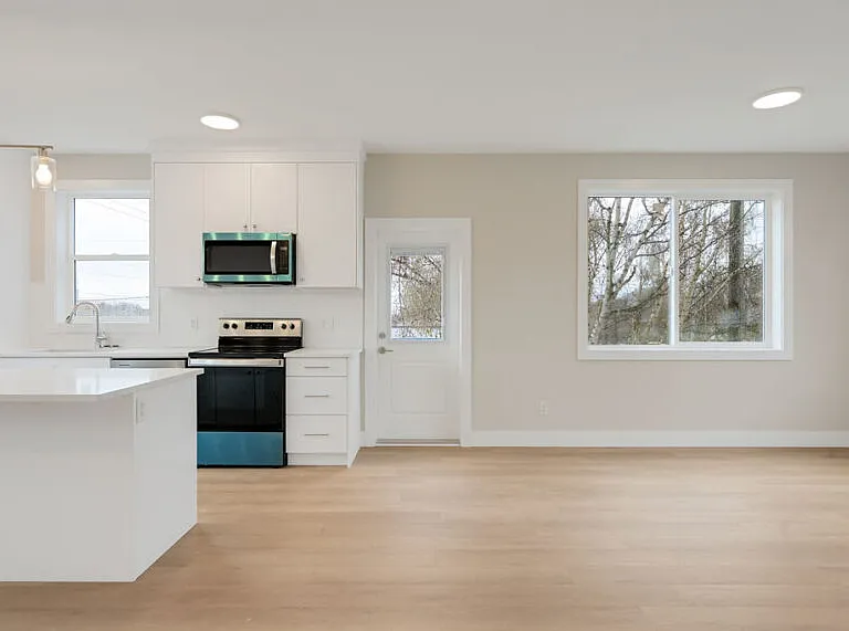 710 Catherine St — Photo 23