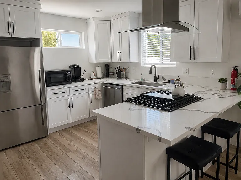 7803 White Oak Ave — Photo 5