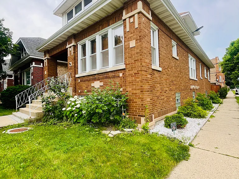 1902 East Ave — Photo 1
