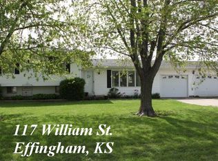 117 William St, Effingham, KS 66023