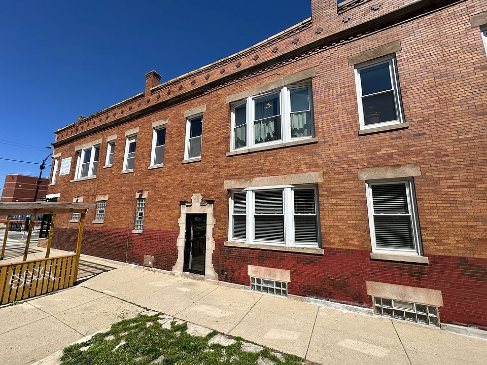 1st image of 2901 N Kedzie Ave APT 2R