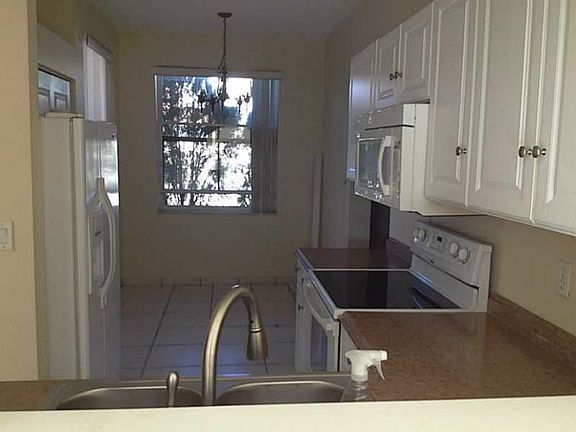 5th image of 875 NW 132nd Ave