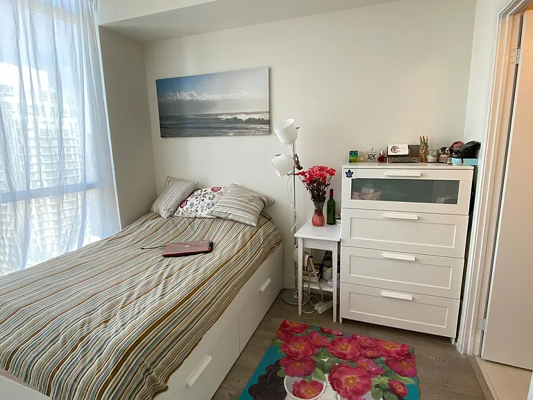30 Roehampton Ave #2802 — Photo 4
